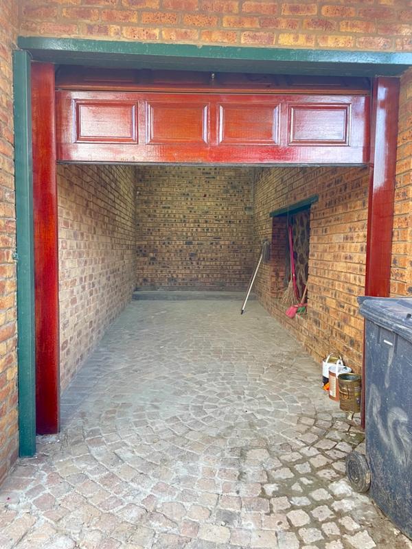 4 Bedroom Property for Sale in Bassonia Gauteng