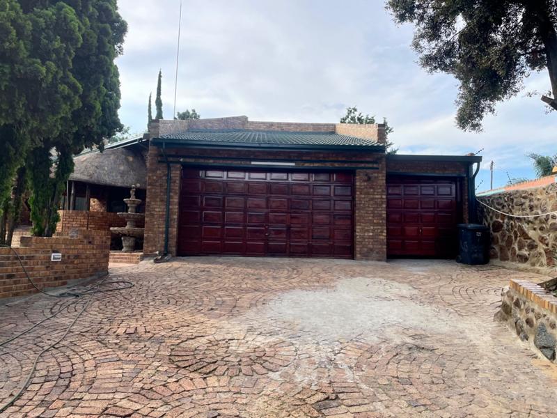 4 Bedroom Property for Sale in Bassonia Gauteng