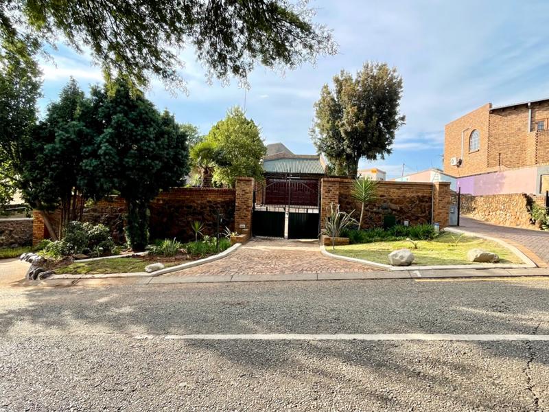 4 Bedroom Property for Sale in Bassonia Gauteng