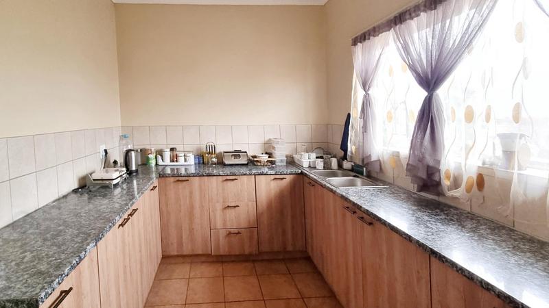 1 Bedroom Property for Sale in Kenmare Gauteng