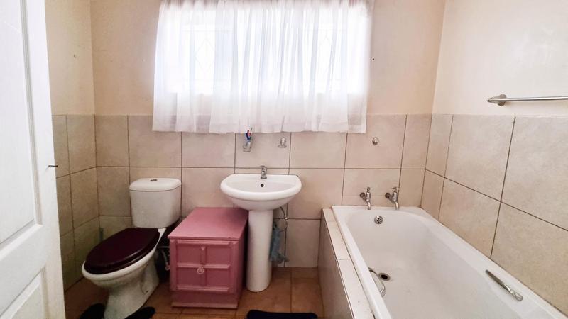 1 Bedroom Property for Sale in Kenmare Gauteng