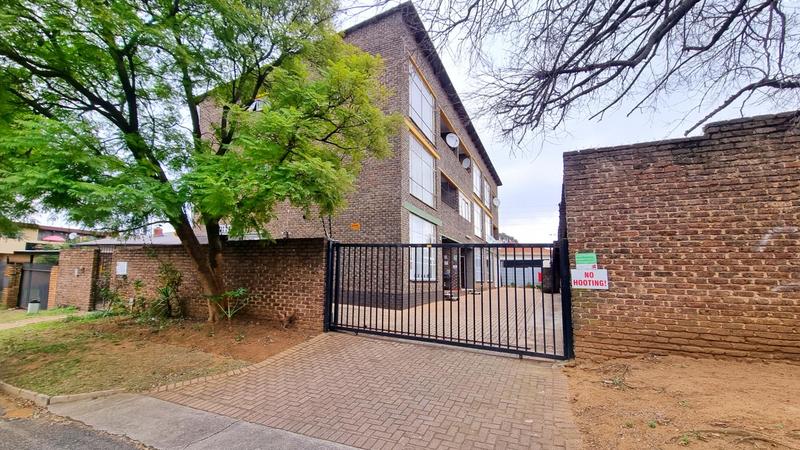 1 Bedroom Property for Sale in Kenmare Gauteng