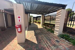 2 Bedroom Property for Sale in Mulbarton Gauteng