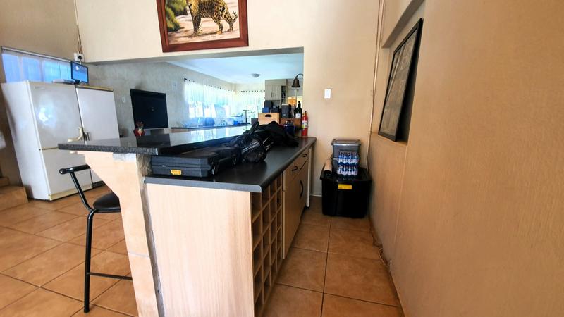 6 Bedroom Property for Sale in Florauna Gauteng