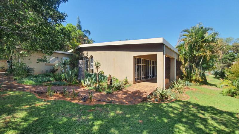 6 Bedroom Property for Sale in Florauna Gauteng