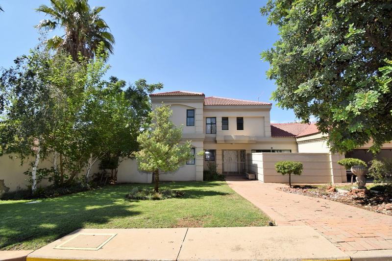 To Let 4 Bedroom Property for Rent in Dainfern Golf Estate Gauteng