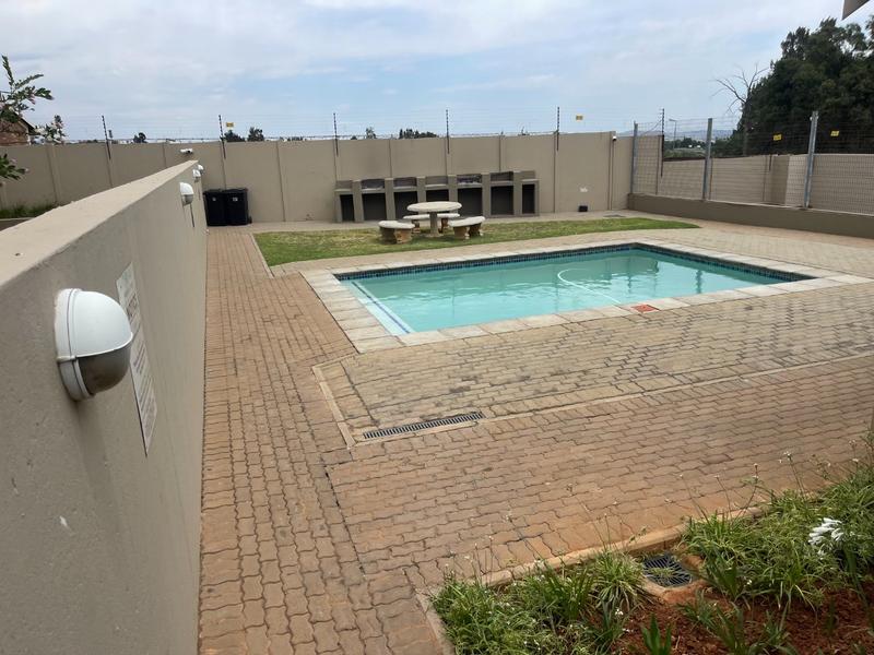 To Let 2 Bedroom Property for Rent in Ruimsig A H Gauteng