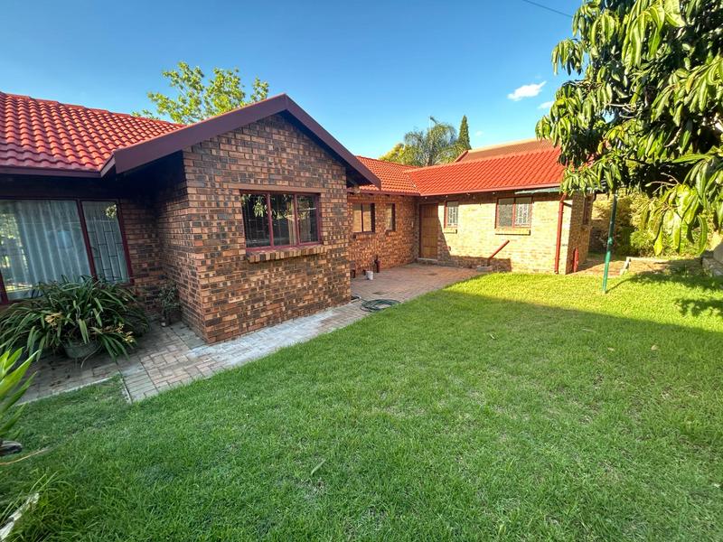 6 Bedroom Property for Sale in The Reeds Gauteng