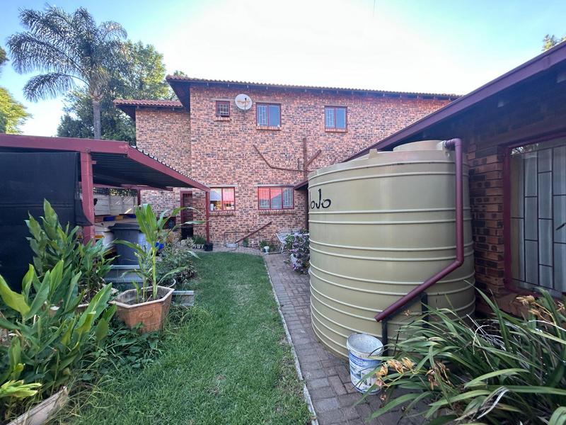 6 Bedroom Property for Sale in The Reeds Gauteng