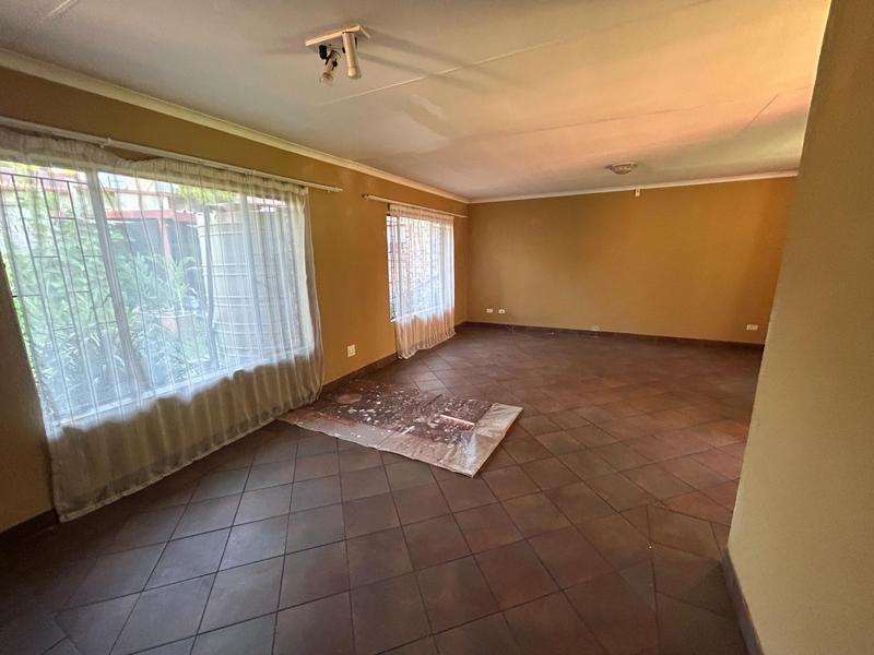 6 Bedroom Property for Sale in The Reeds Gauteng