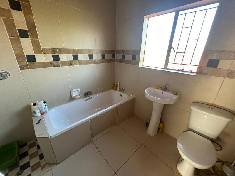 6 Bedroom Property for Sale in The Reeds Gauteng