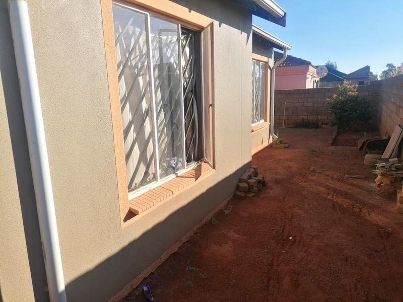 2 Bedroom Property for Sale in Mapleton A H Gauteng