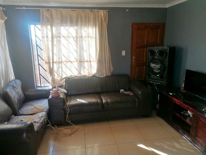 2 Bedroom Property for Sale in Mapleton A H Gauteng