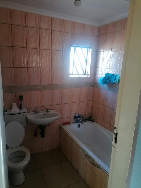 2 Bedroom Property for Sale in Mapleton A H Gauteng