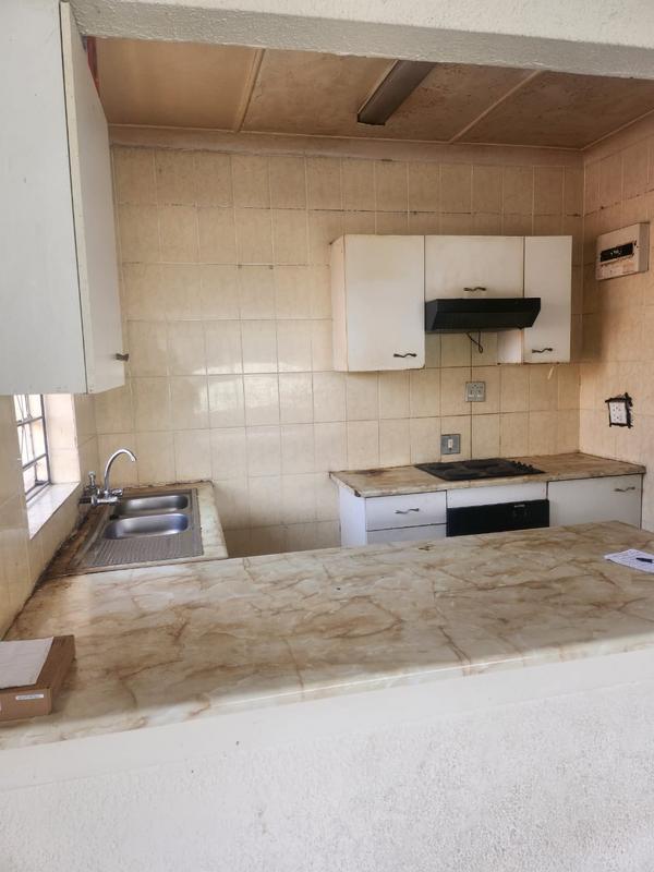 To Let 2 Bedroom Property for Rent in Forest Hill Gauteng