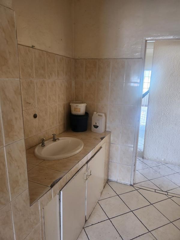 To Let 2 Bedroom Property for Rent in Forest Hill Gauteng