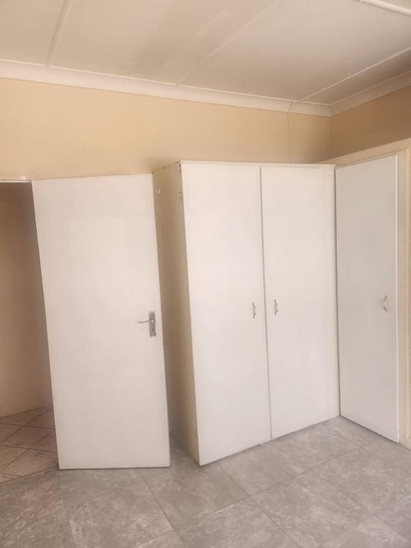 To Let 2 Bedroom Property for Rent in Forest Hill Gauteng