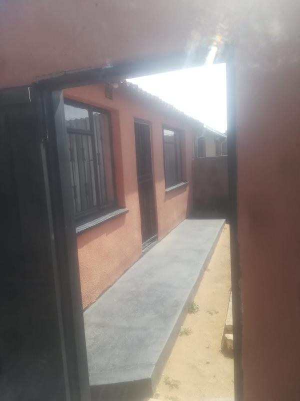 2 Bedroom Property for Sale in Mohlakeng Gauteng