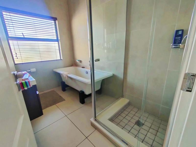 To Let 1 Bedroom Property for Rent in Fourways Gauteng