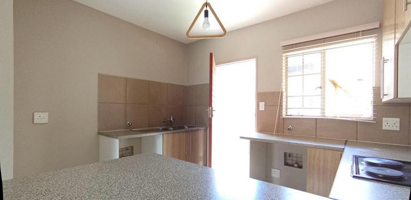 2 Bedroom Property for Sale in Monavoni Gauteng