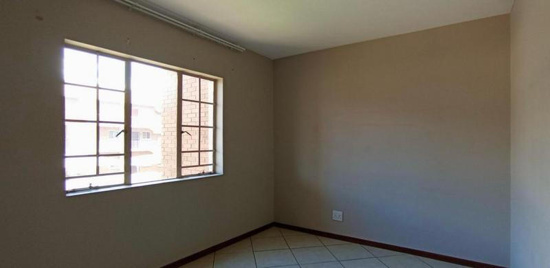 2 Bedroom Property for Sale in Monavoni Gauteng