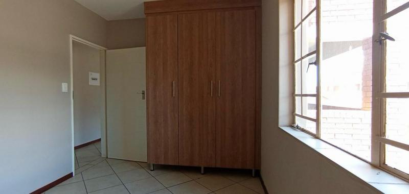 2 Bedroom Property for Sale in Monavoni Gauteng