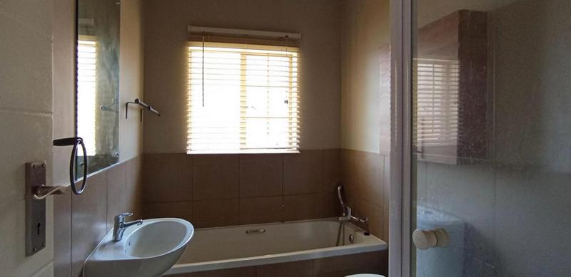 2 Bedroom Property for Sale in Monavoni Gauteng