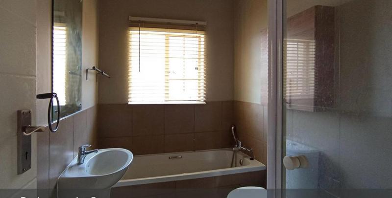 2 Bedroom Property for Sale in Monavoni Gauteng