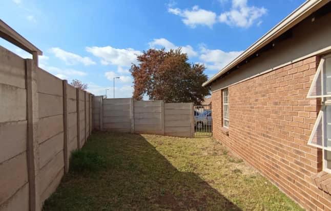 2 Bedroom Property for Sale in Thatch Hill Estate Gauteng