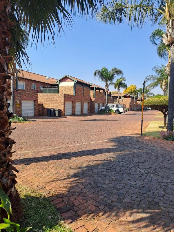 2 Bedroom Property for Sale in Doornpoort Gauteng