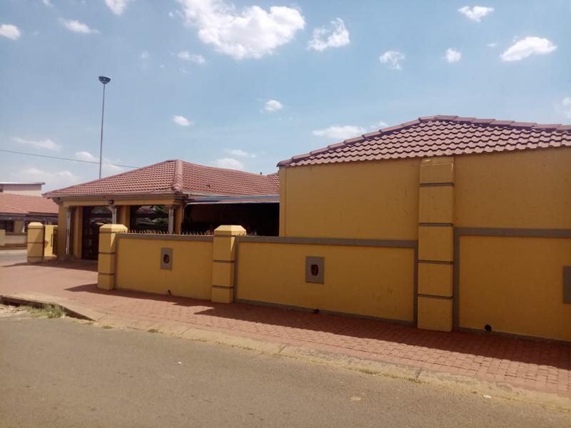 3 Bedroom Property for Sale in Siluma View Gauteng