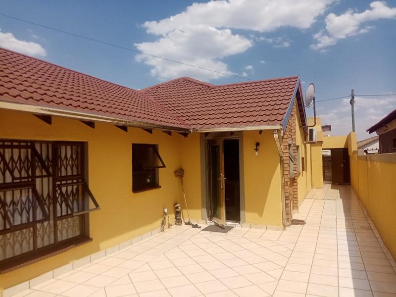 3 Bedroom Property for Sale in Siluma View Gauteng