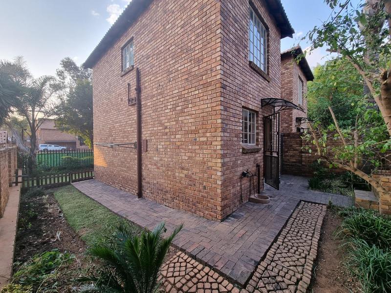 2 Bedroom Property for Sale in Wilgeheuwel Gauteng