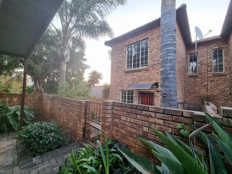 2 Bedroom Property for Sale in Wilgeheuwel Gauteng