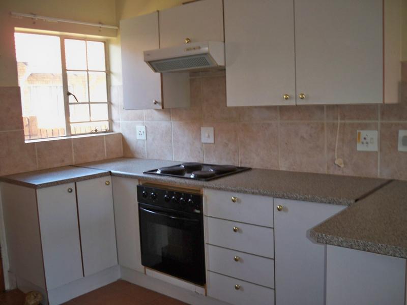 To Let 2 Bedroom Property for Rent in Eldoraigne Gauteng