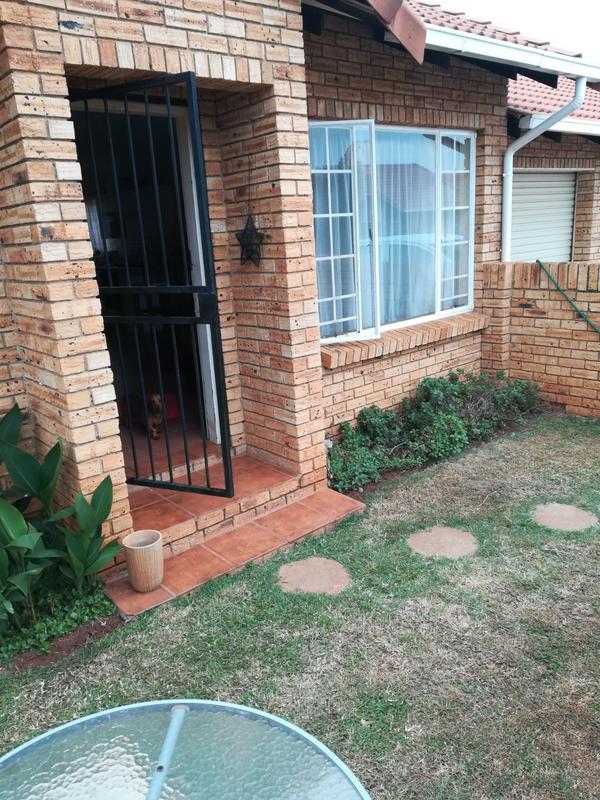 To Let 2 Bedroom Property for Rent in Eldoraigne Gauteng