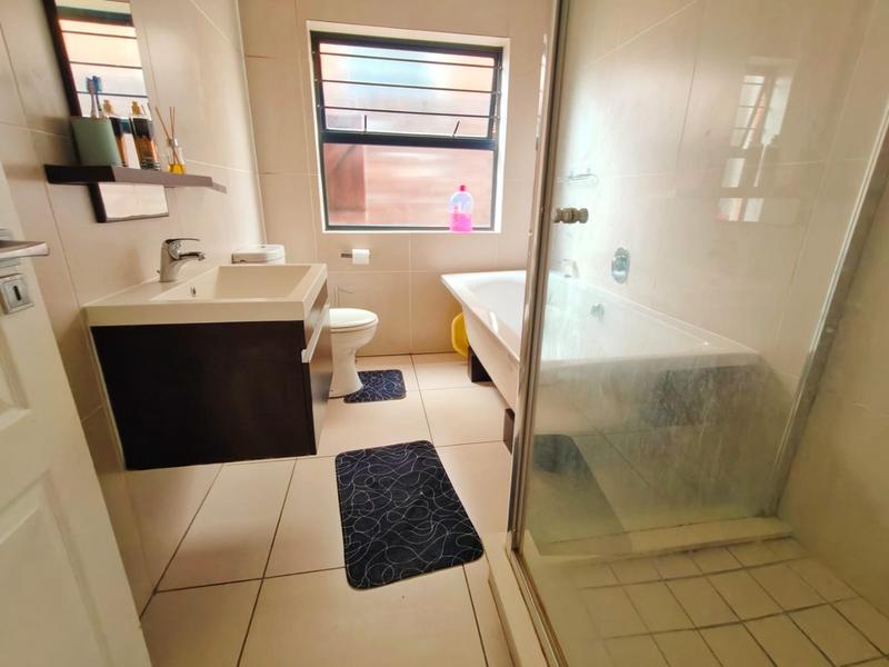 To Let 3 Bedroom Property for Rent in Fourways Gauteng