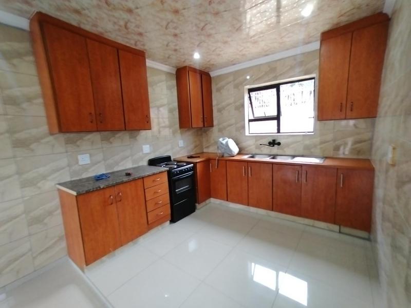 To Let 2 Bedroom Property for Rent in Erasmia Gauteng