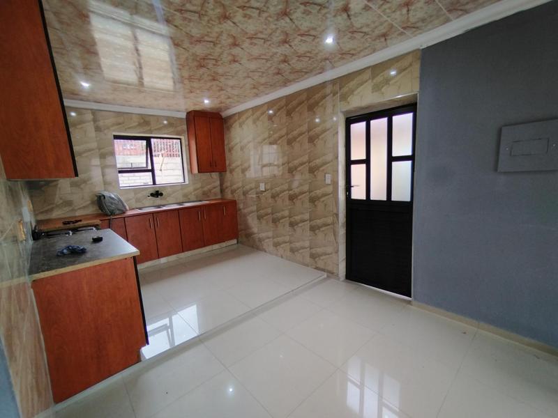 To Let 2 Bedroom Property for Rent in Erasmia Gauteng