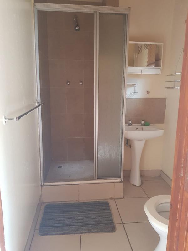 To Let 1 Bedroom Property for Rent in Orange Grove Gauteng