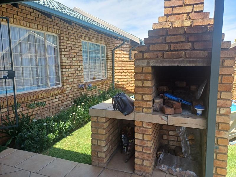 To Let 2 Bedroom Property for Rent in Amberfield Heights Gauteng