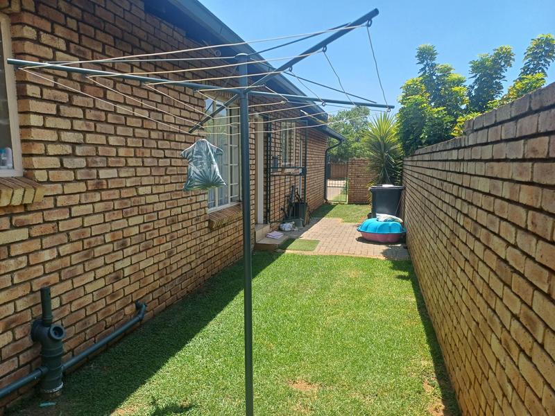 To Let 2 Bedroom Property for Rent in Amberfield Heights Gauteng