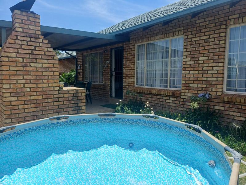 To Let 2 Bedroom Property for Rent in Amberfield Heights Gauteng