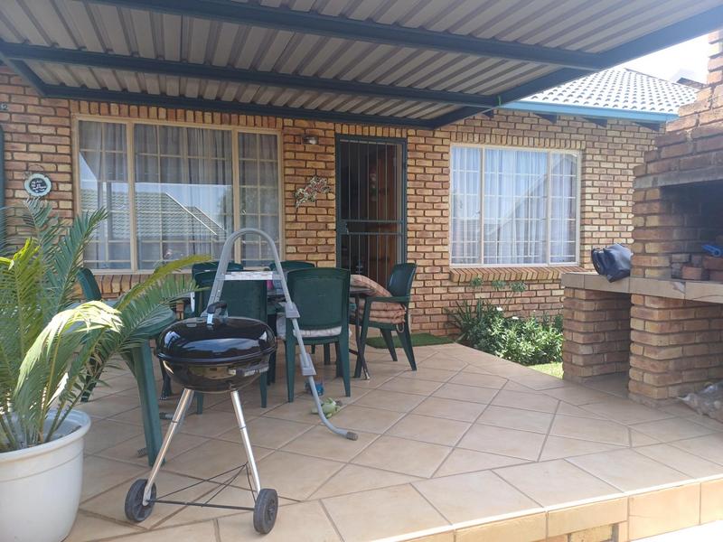 To Let 2 Bedroom Property for Rent in Amberfield Heights Gauteng