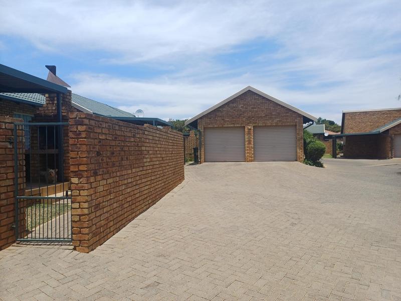 To Let 2 Bedroom Property for Rent in Amberfield Heights Gauteng