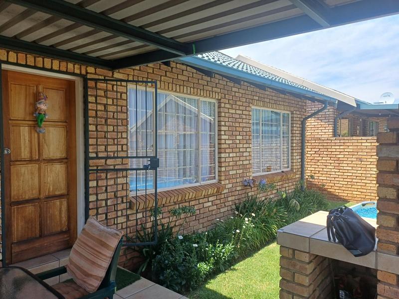 To Let 2 Bedroom Property for Rent in Amberfield Heights Gauteng