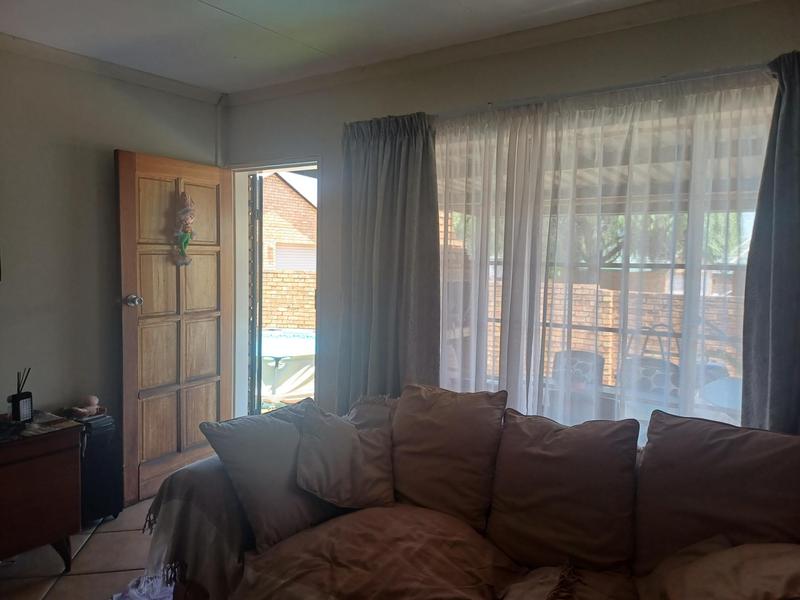 To Let 2 Bedroom Property for Rent in Amberfield Heights Gauteng