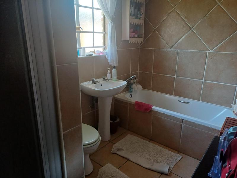 To Let 2 Bedroom Property for Rent in Amberfield Heights Gauteng