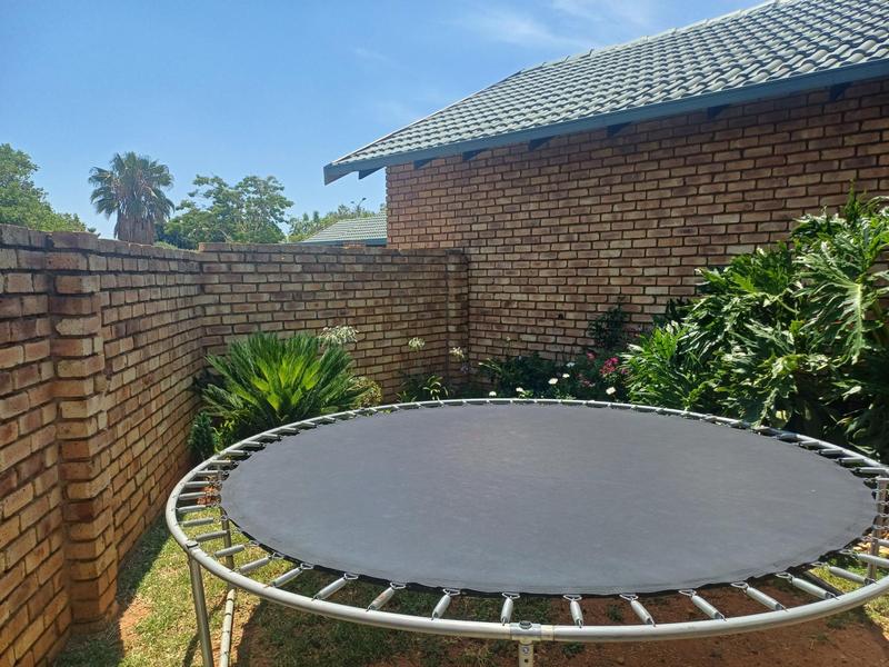 To Let 2 Bedroom Property for Rent in Amberfield Heights Gauteng