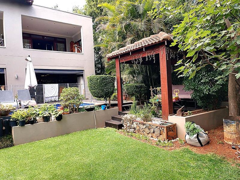 5 Bedroom Property for Sale in Featherbrooke Estate Gauteng